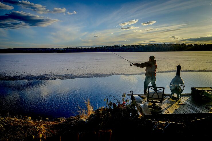 fisherman-pier-catching-fish-sunny-beautiful-day_181624-4210