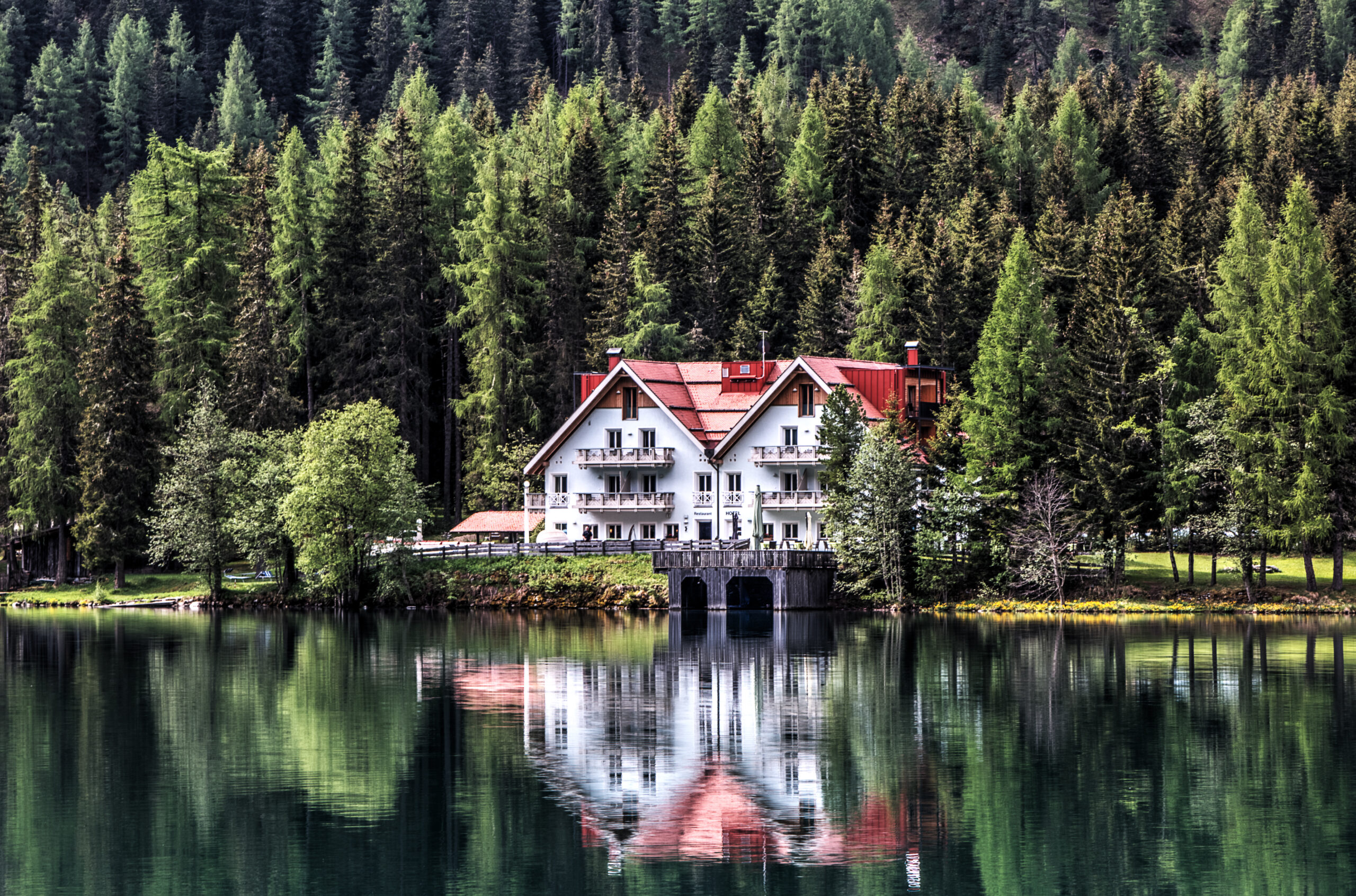 White House Near Body of Water