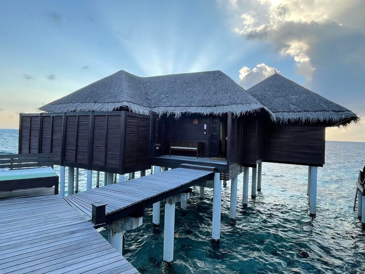wooden-jetty-luxury-resort-baa-atoll-maldives_505751-5723