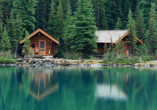 Lake O'hara in Yoho National Park with waterfront carbin.