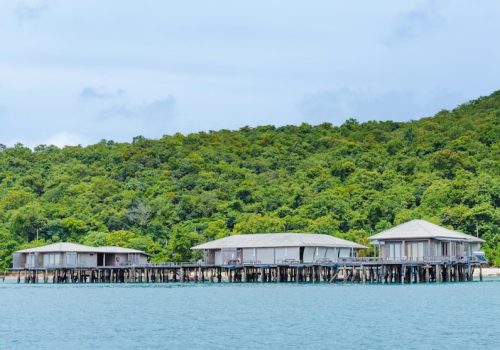 wooden-house-with-seascape_328191-13133